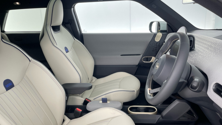 MINI Cooper 135kW E Exclusive [Level 2] 41kWh 3dr Auto Electric Hatchback